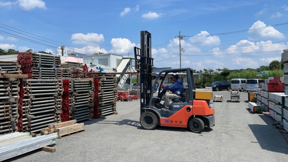 資材センターでのお仕事風景「型枠加工、型枠資材整備」