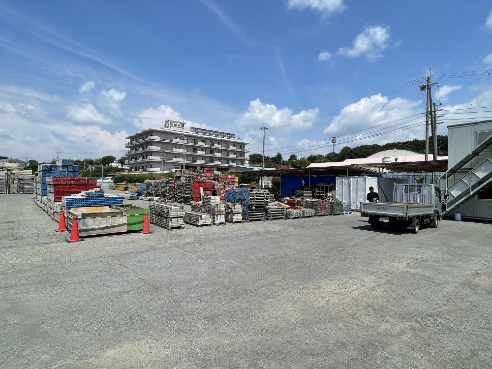 1500坪の資材センター